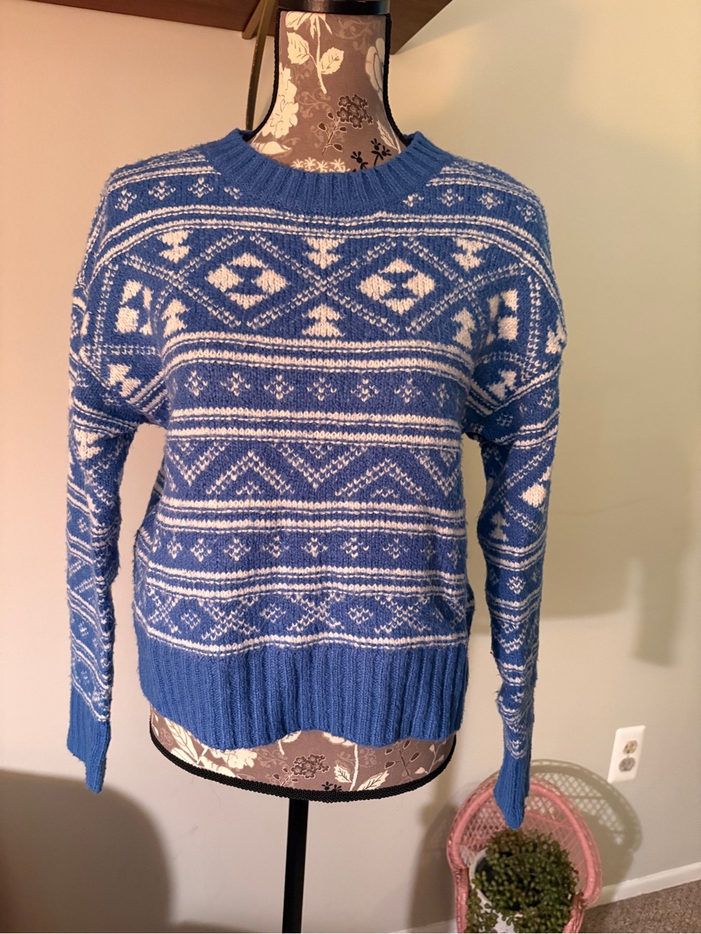 American Eagle Outfitters Blue & White Fair Isle Crewneck Sweater